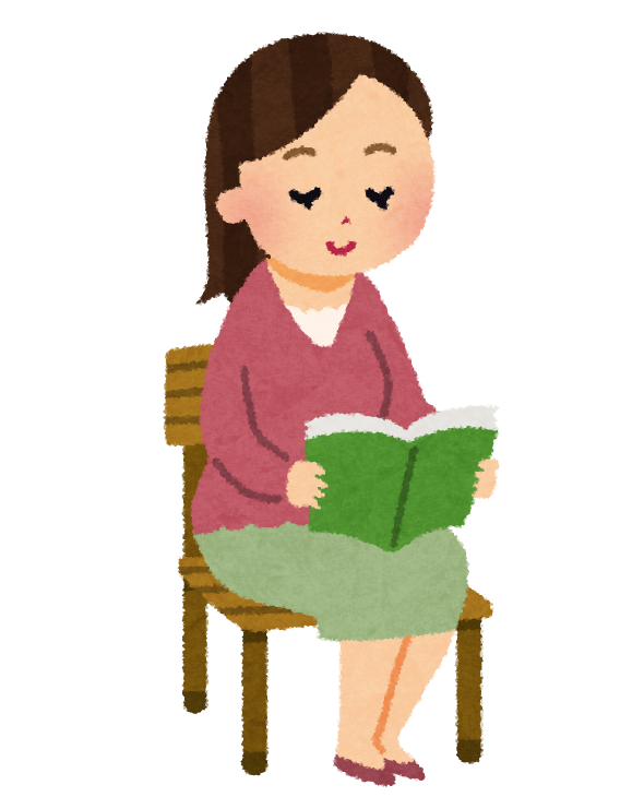 一位女性坐在椅子上翻開一本書閱讀